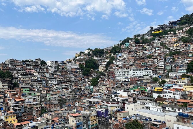 2h30 circuit in the Vidigal Favela - Morro Dois Irmaos and Rio from above