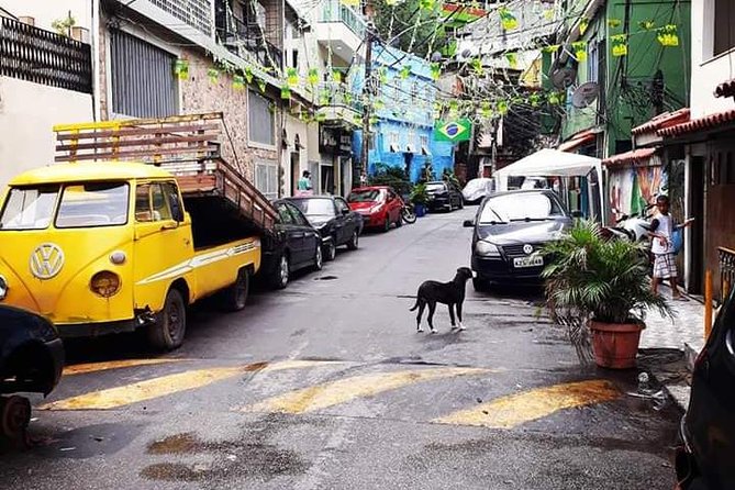 A socio-educational and gastronomic experience in the Vidigal favela - A local artist’s studio