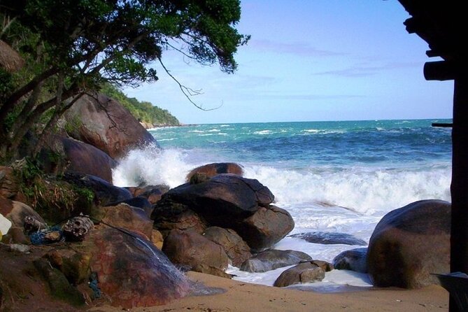Adventure Experience to Saco Bravo Waterfall - BY PARATY TOURS - The waterfall pool beside the ocean