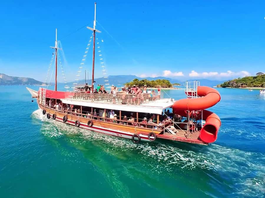 Adventures in Angra and Ilha Grande with Guide and Lunch - Lagoa Azul and the first swim