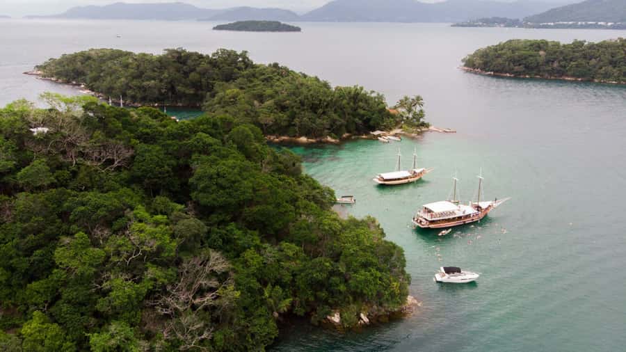 Angra dos Reis: Boat Tour in Ilha Grande and Lagoa Azul - Lagoa Azul: clear water and the first swim
