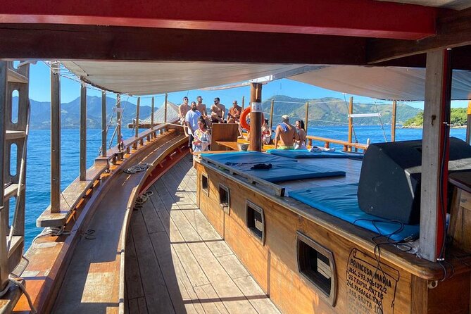 Angra dos Reis Boat Tour with Lunch - Group Size, Music, and Comfort on the Boat