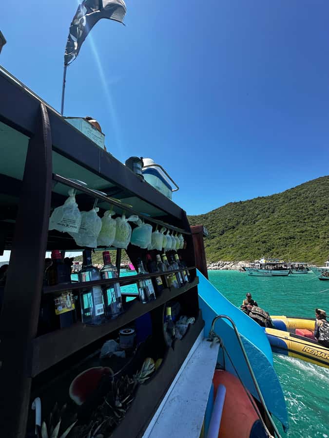 Arraial do Cabo: Boat Trip with Waterslide - Pontal do Atalaia and the famous staircase