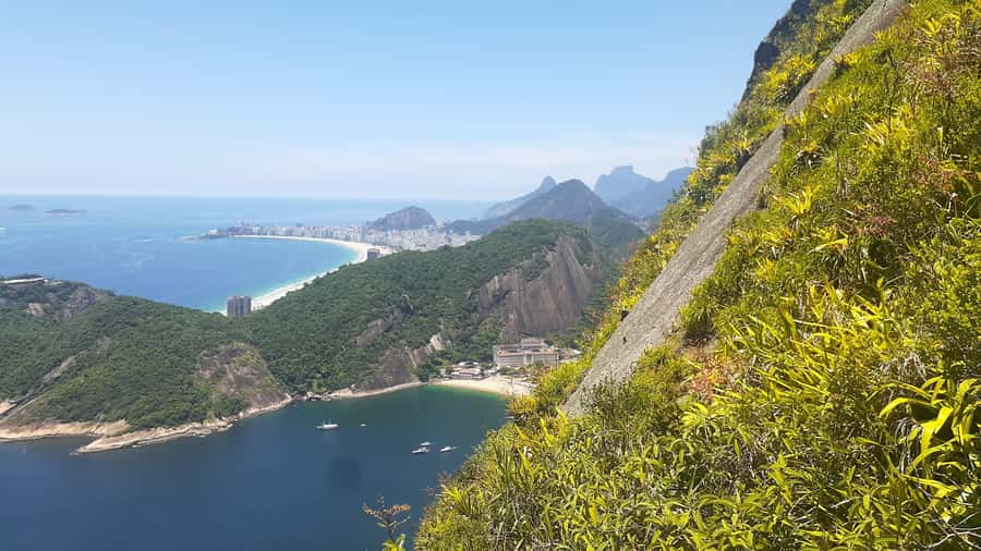 AVenturismo Pão de Açúcar - Returning through Morro da Urca to Red Beach