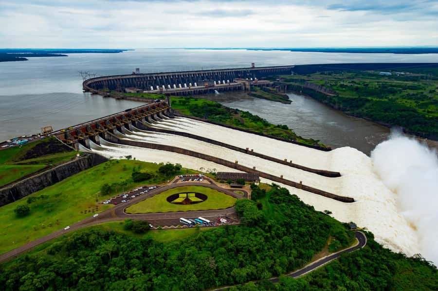 Brazilian Falls, Bird Park and Itaipu Dam - Two hours among Brazil’s birds