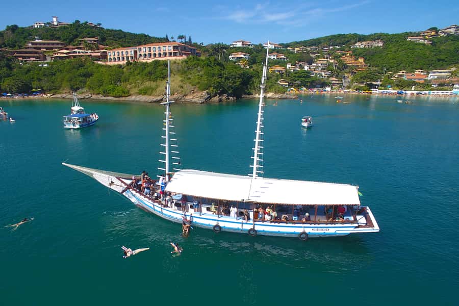Búzios 2.5-Hour Schooner Boat Experience - Meeting the boat by the Brigitte Bardot statue