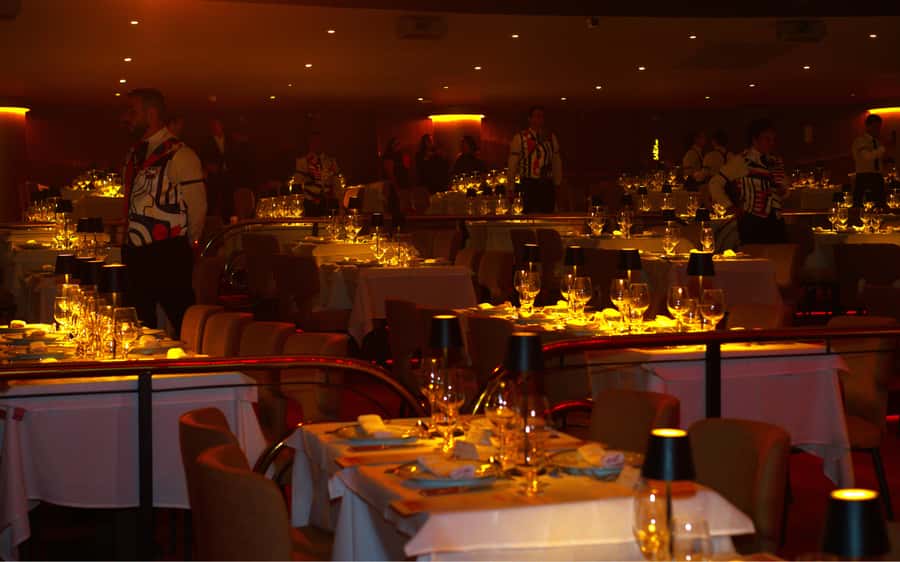 By Night Tour: Roxy Dinner Show & Transfer - A colorful show without much explanation