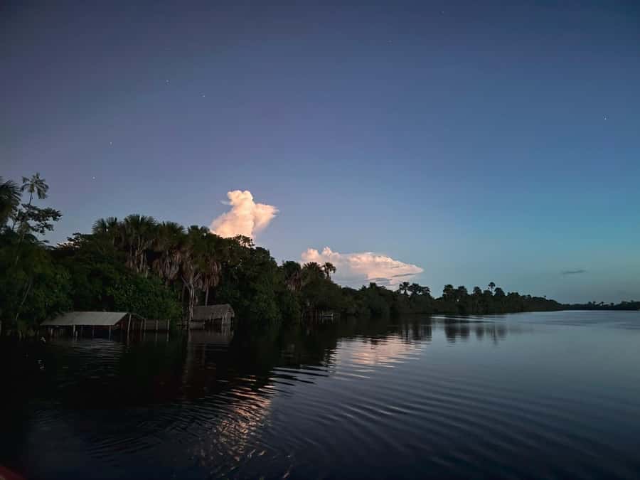 Caburé - Boat tour on the Rio Preguiças - Lunch, crew service, and the practical value of the package