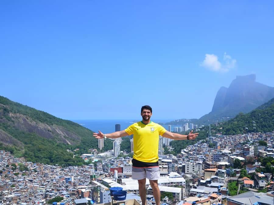 Discover Rocinha: Guided Tour of the Famous Favela - Walking Down the Winding Alleys