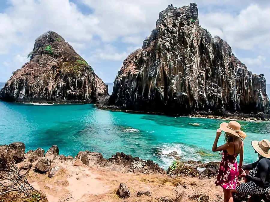 Explore Fernando de Noronha: 7-Hour Ilhatour - Baía dos Porcos, one of the most memorable views