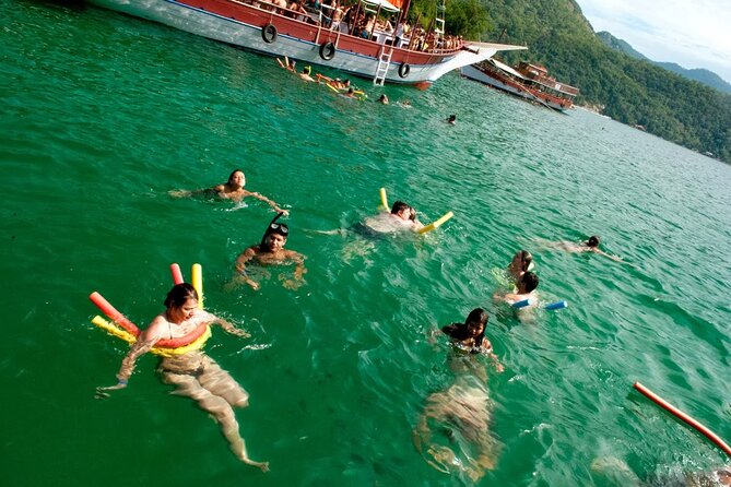 Exploring Angra Dos Reis and Ilha Grande in One Day - Aracatibinha Beach and a slower hour by the water