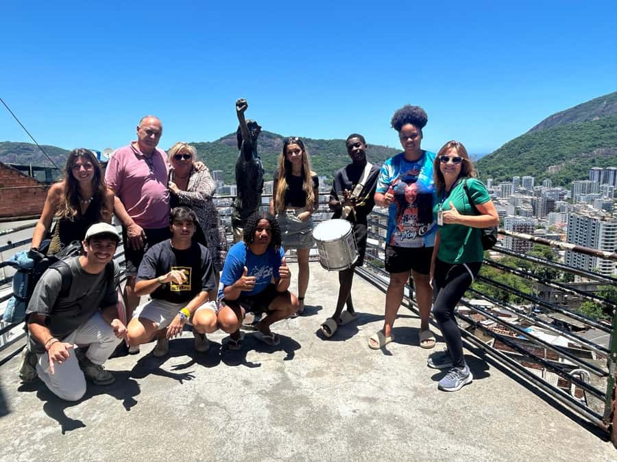 Favela Santa Marta: Walking Tour with local guide - Arts, sports and community projects