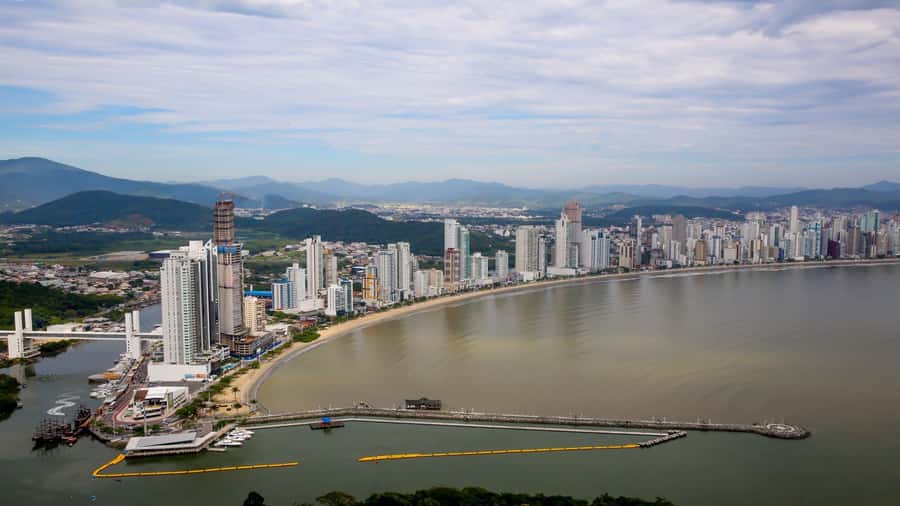 Florianópolis: Balneario Camboriu and Unipraias Park Tour - Transport, timing, and the language of the guide