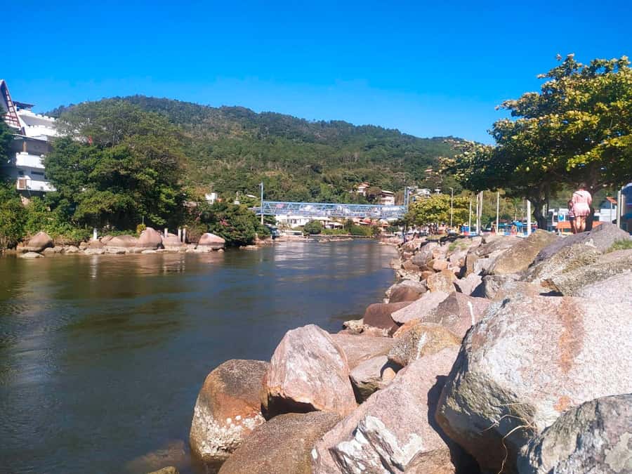 Florianópolis: Historical Center, Beach & Nature Tour - Crossing Hercílio Luz Bridge for the big view