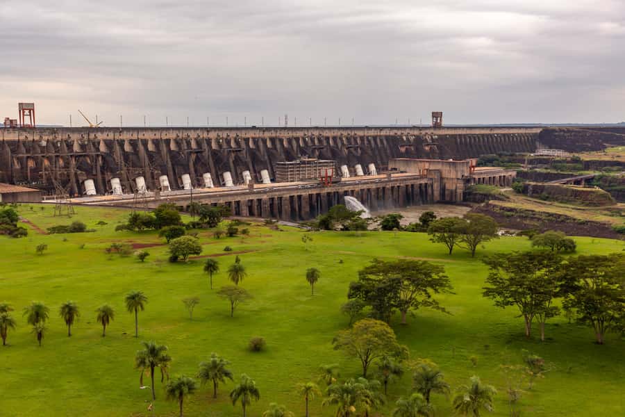 Foz do Iguaçu: Itaipu Hydroelectric Dam - How this compares with the waterfalls