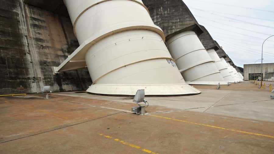 Foz do Iguaçu: Itaipu Hydroelectric Dam Guided Tour - Who will enjoy this Itaipu visit most