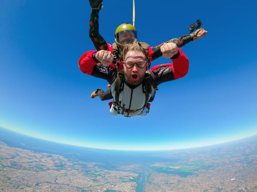 Foz do Iguacu: Skydiving Experience with Photos and Videos - Who should book this experience?
