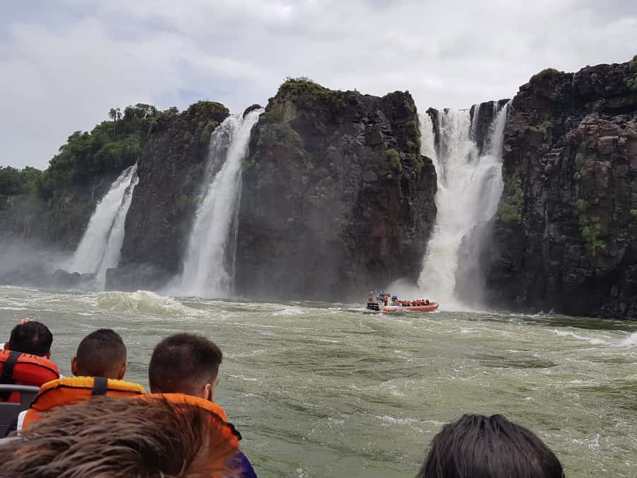 From Foz do Iguaçu: Iguazú Falls Boat Ride Argentina - Leaving Foz do Iguaçu and Crossing the Border