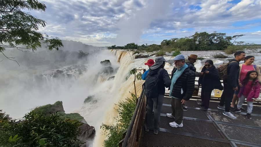 From Foz do Iguaçu: Iguazú Falls Boat Ride Argentina - Timing, Crowds, and the Guide’s Role