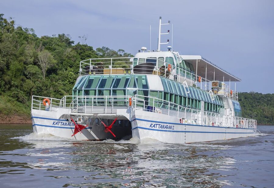From Foz do Iguaçu: Sunset Catamaran Tour with Meal - Booking and cancellation details to check