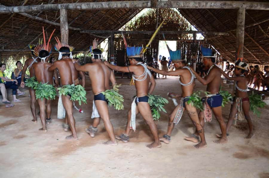 From Manaus: 3 or 4-Day Rio Negro & Anavilhanas River Cruise - Food, drinks, and the rhythm onboard