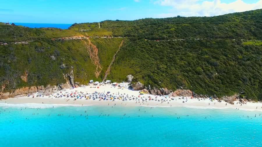 From Rio de Janeiro: Arraial do Cabo Boat Trip with Lunch - Boarding the schooner at Arraial do Cabo