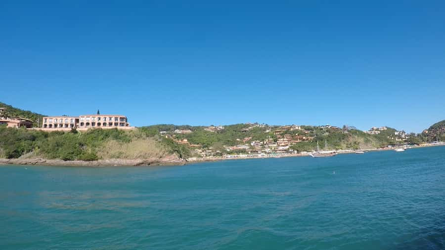 From Rio de Janeiro: Búzios Full-Day Boat Tour - Lunch between noon and 4 PM