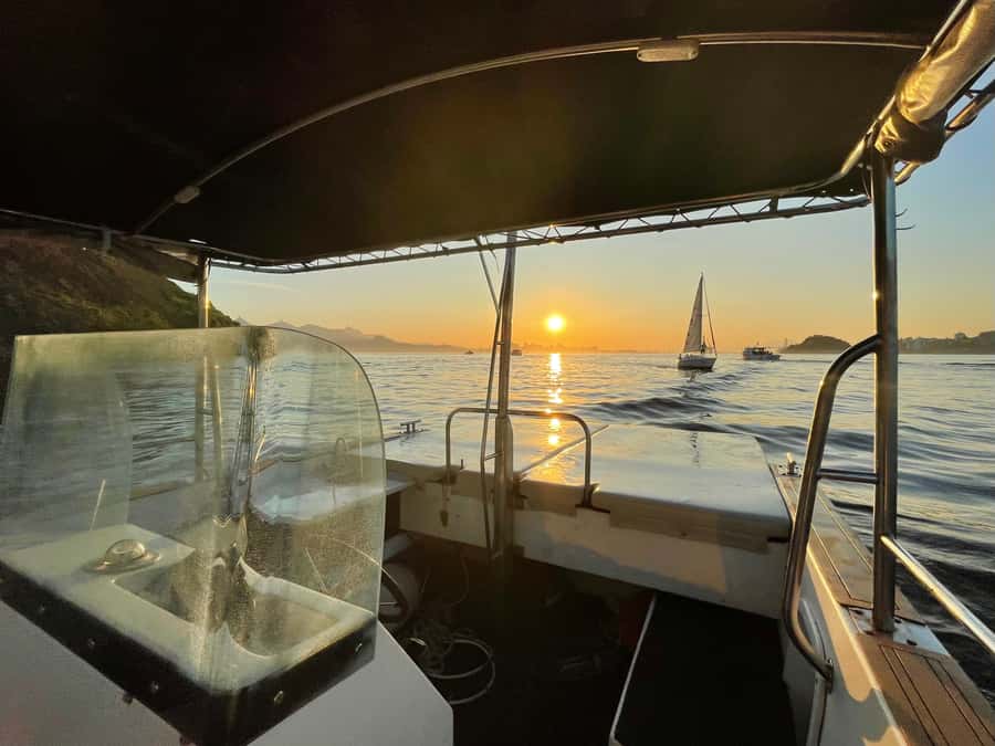 From Rio de Janeiro: Private Speedboat Tour - Making the onboard barbecue work