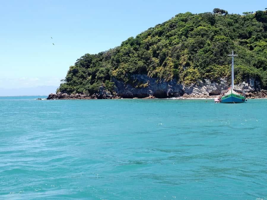 From Rio: Full Day in Búzios with Catamaran Tour and Lunch - Boarding the Búzios Catamaran