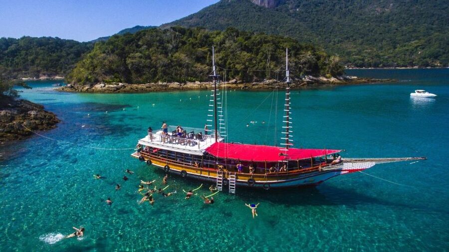 Full-Day Tour to Angra dos Reis and Ilha Grande - Praia de Araça adds a beach pause