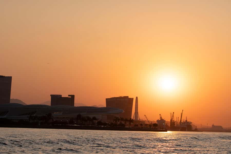 Glória: Sunset Speedboat Cruise with Drinks and Snacks - Why this boat trip works best at sunset