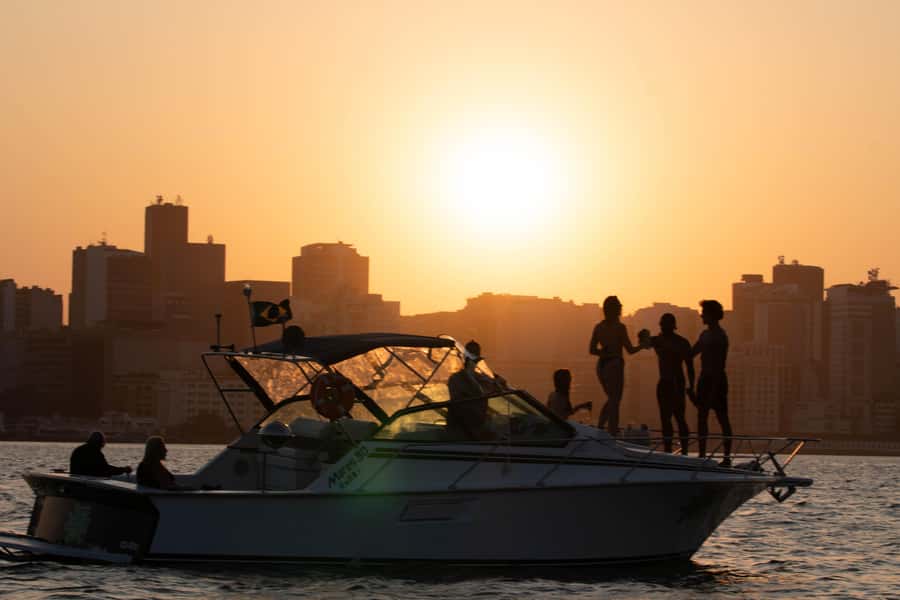 Glória: Sunset Speedboat Cruise with Drinks and Snacks - Fifty minutes at Adão Beach