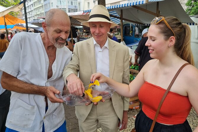 Guided Market Fruit Tasting in Rio with 15+ Exotic Flavors - Juices, nuts, and market ingredients beyond fruit