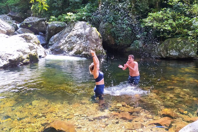 Guided walk on the Malacara Trail - Crossing the Malacara River on foot