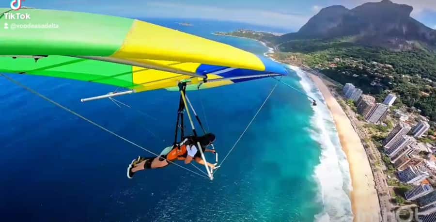 Hang gliding flight in Rio de Janeiro - The takeoff: a short run and a big change in view