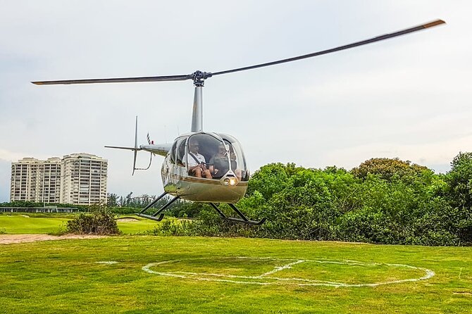 Helicopter tour in Rio de Janeiro - 25 Minutes - The opening view: Christ the Redeemer and Sugarloaf