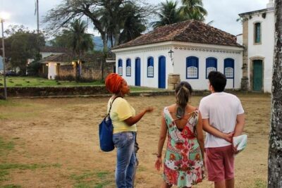 Historical Tour with Cachaça Tasting – BY PARATY TOURS
