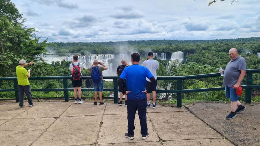 Iguassu Waterfalls: 1 Day Tour Brazil and Argentina's sides - Who should book this tour?