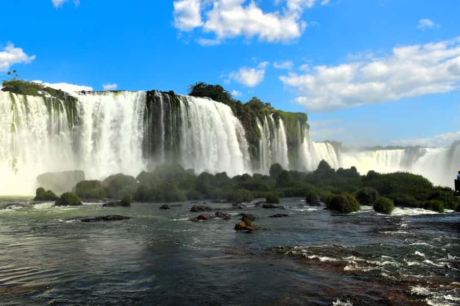 Iguassu Waterfalls: 1 Day Tour Brazil and Argentina's sides - The Argentine park: close to the roar
