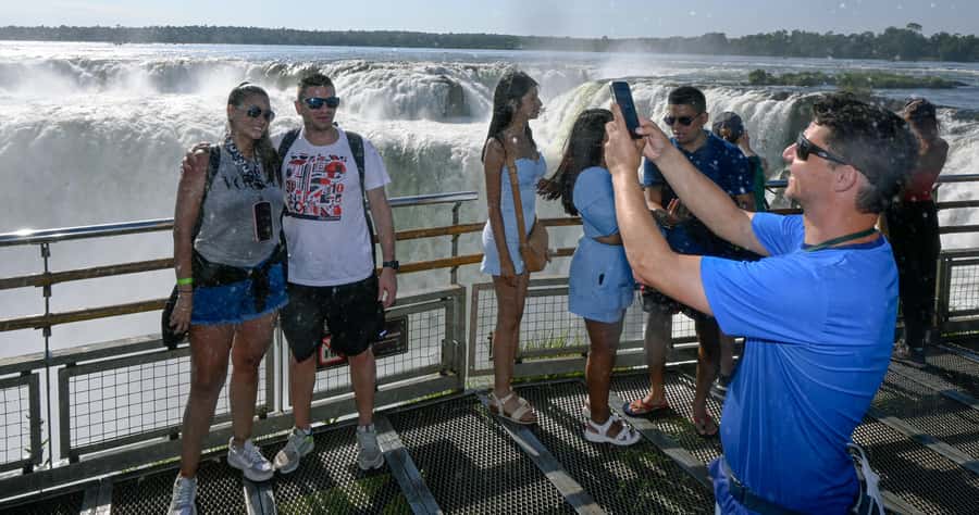Iguassu Waterfalls: 1 Day Tour Brazil and Argentina's sides - How long is this day in real terms?