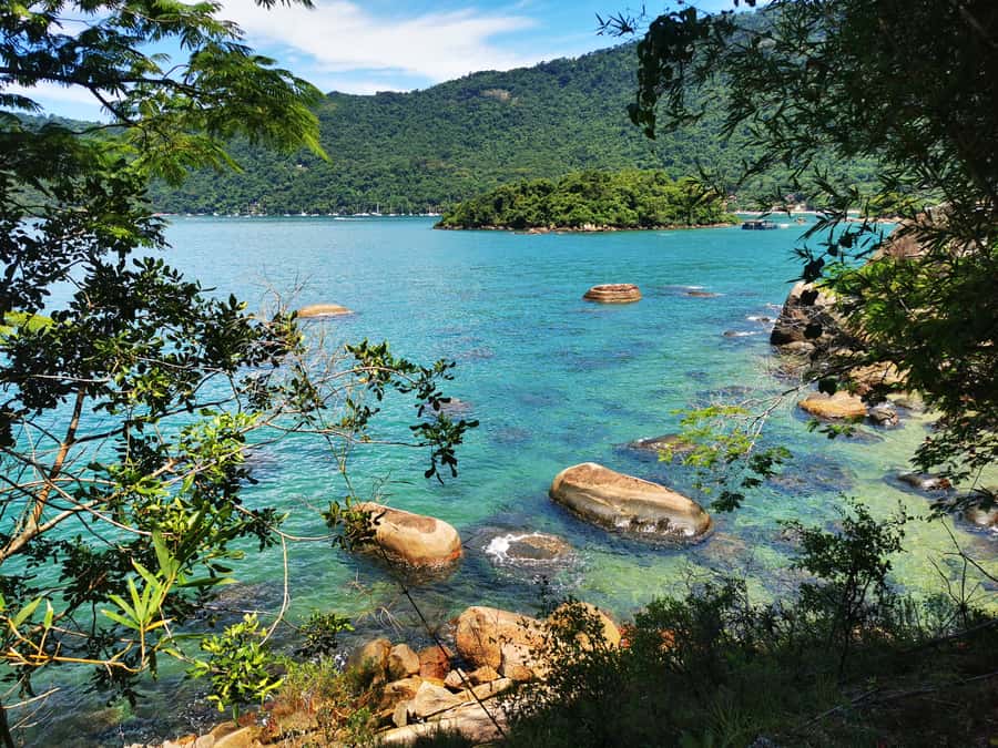 Ilha Grande: Private Historic Walking Tour with Natural Pool - Reaching the water