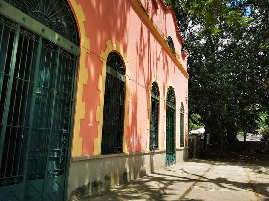 Ilha Grande: Private Historic Walking Tour with Natural Pool - Practical preparation for the 150 minutes