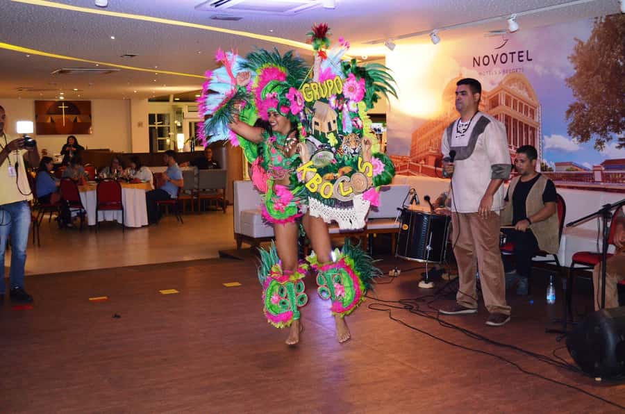 Manaus: Folklore Amazonian Dinner Show - The welcome snacks and tacacá