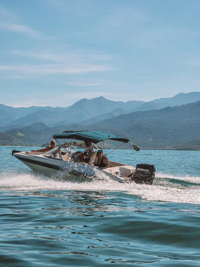 Paraty: A Private Speedboat Experience in Mamangua - Ilha dos Cocos and Praia do Cruzeiro