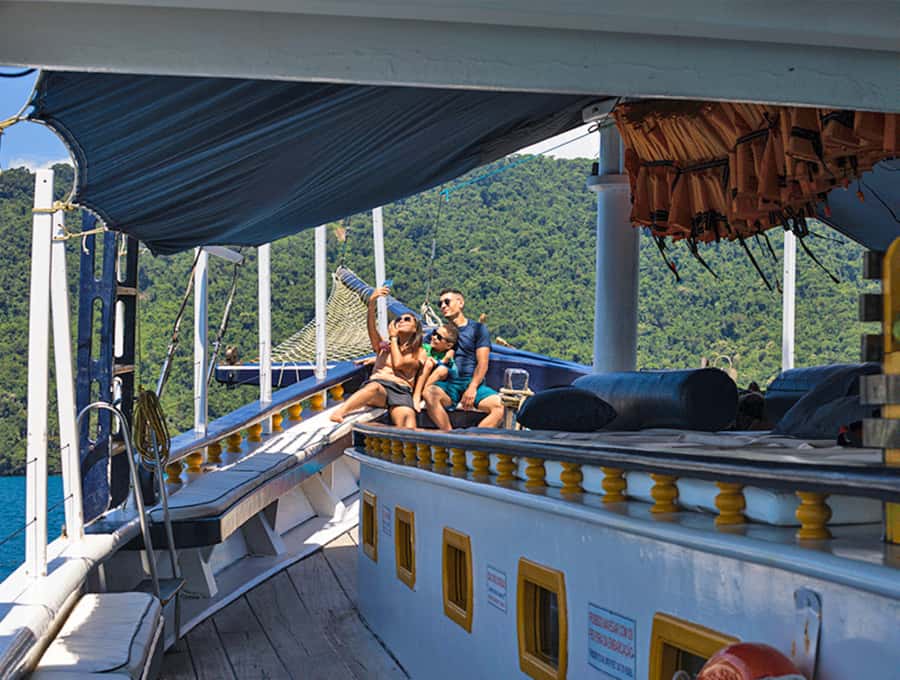 Paraty Bay: Islands & Beaches Boat Tour with Snorkeling - Key points at a glance