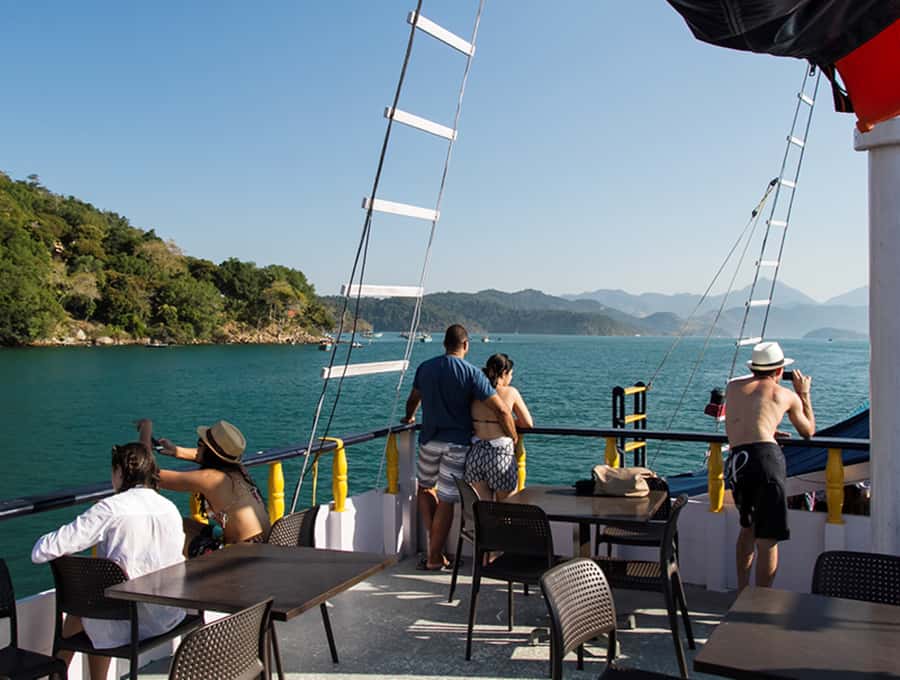 Paraty Bay: Islands & Beaches Boat Tour with Snorkeling - Why Paraty Bay works so well by boat
