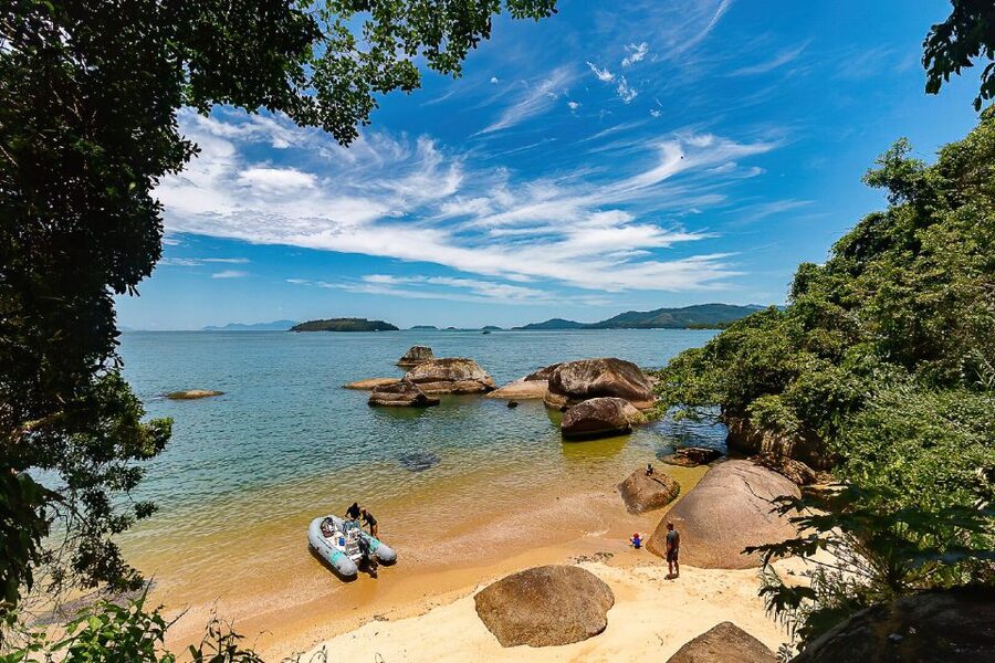 Paraty Bay: Islands & Beaches Boat Tour with Snorkeling - What to bring and how to dress