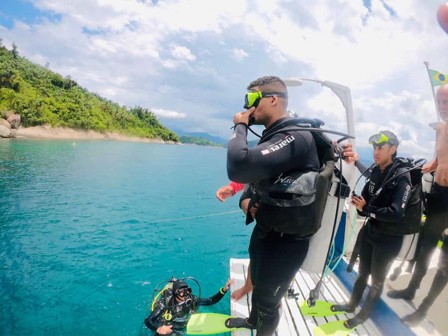 Paraty: Discovery Scuba Diving Experience for Beginners - The 13 to 26-foot underwater session
