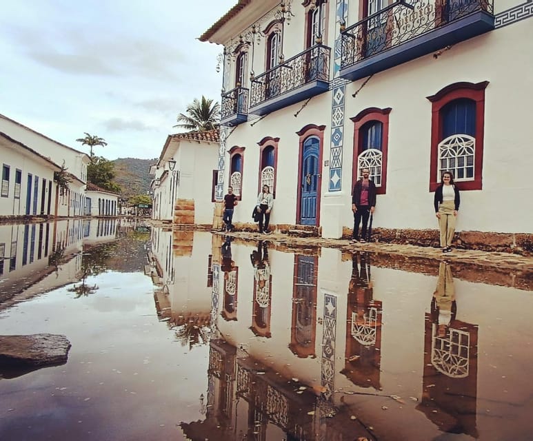 Paraty Historic District: Walking Tour with Cachaca Tasting - Craft houses, studios, and the risk of a loose route