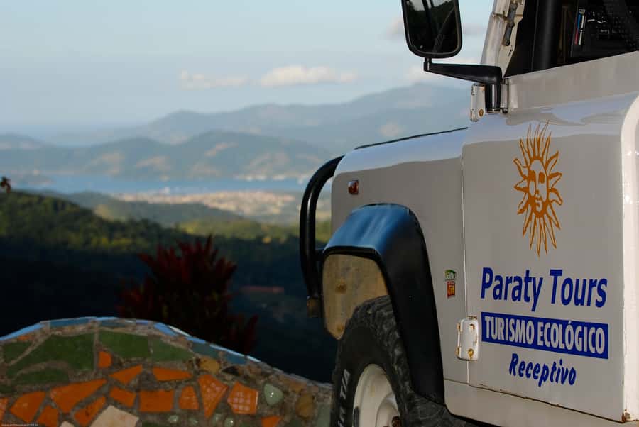 Paraty: Jungle Waterfalls and Cachaça Distillery Jeep Tour - Guides, language, and the feel of the group
